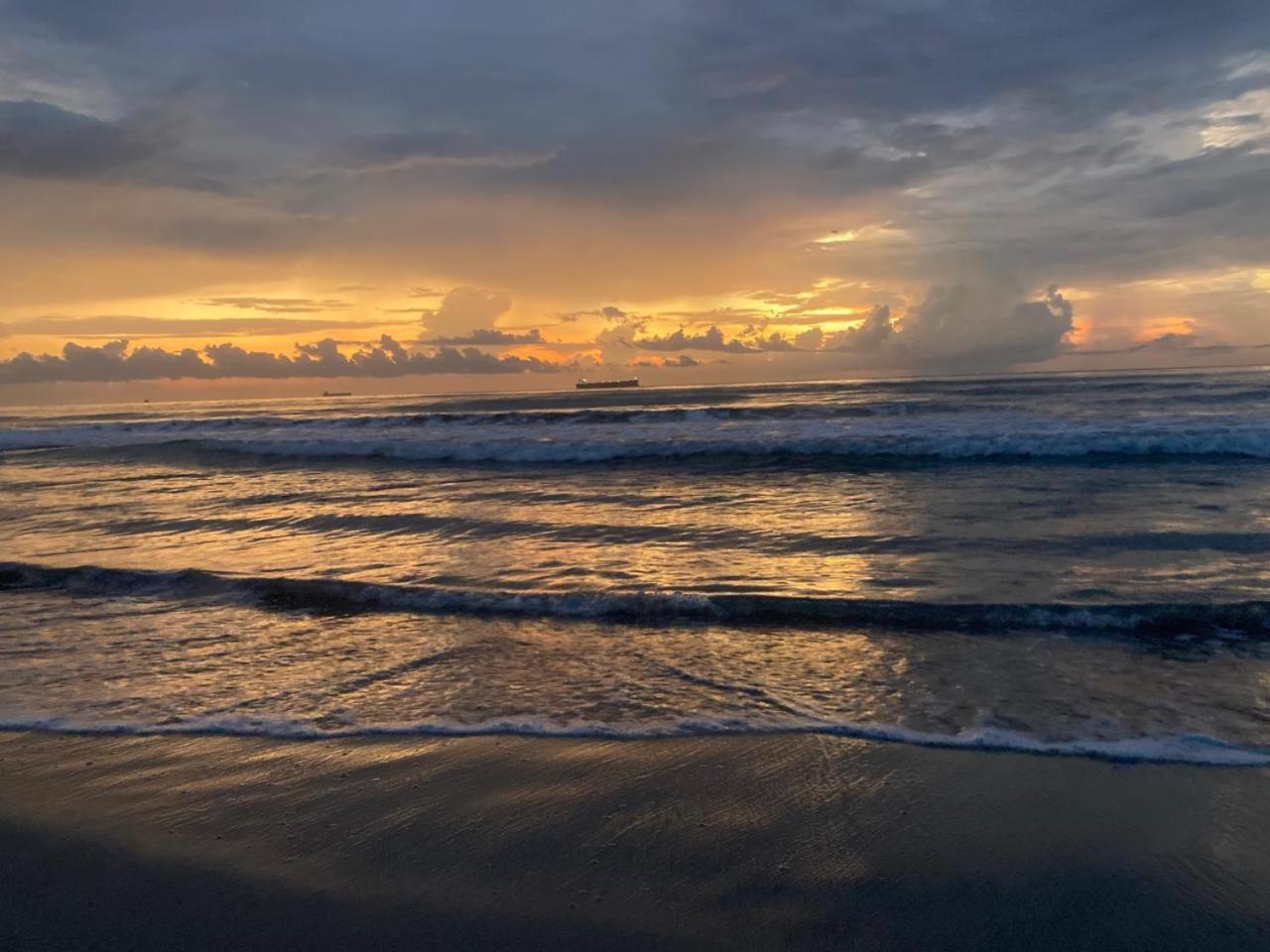 Ceylon Beach Haven Uppuveli Trincomalee Kültér fotó